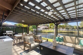 2665 Parkview Dr S in Hallandale Beach, FL - Foto de edificio - Building Photo