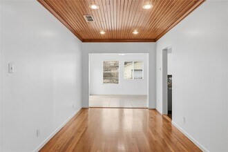 2007 Montclaire St in Austin, TX - Foto de edificio - Building Photo