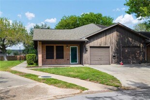 1 N Blair Ave in Edinburg, TX - Building Photo