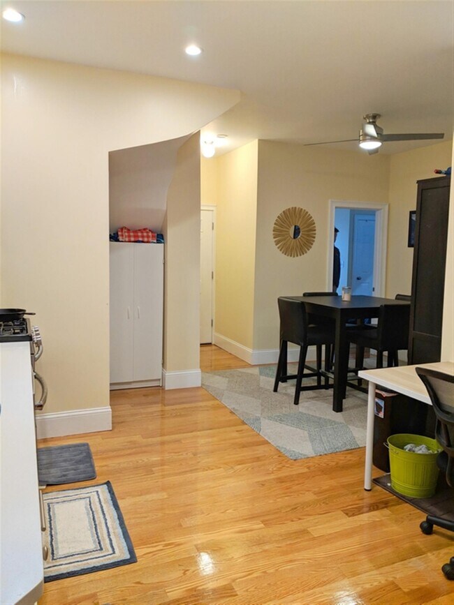 16 Claremon St, Unit 1 in Somerville, MA - Foto de edificio - Building Photo