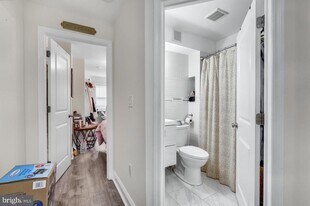 537 N 33rd St in Philadelphia, PA - Building Photo