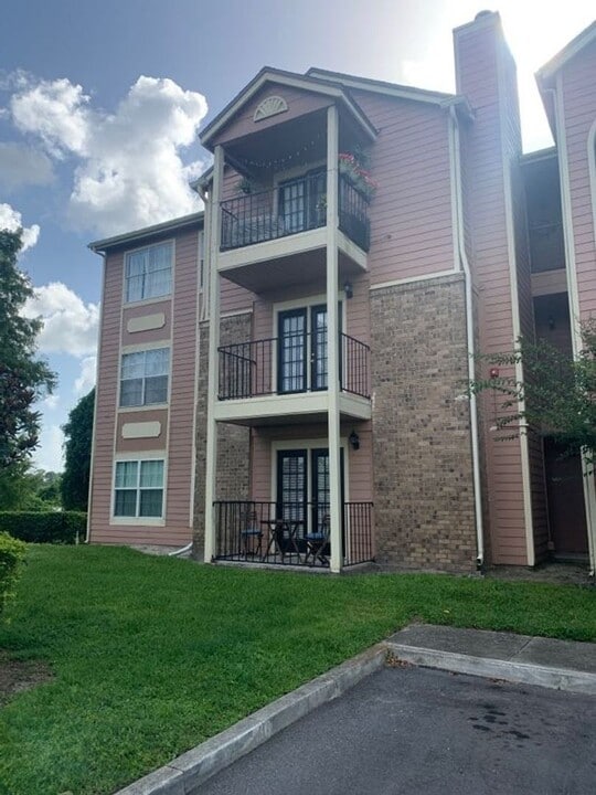 2550 N Alafaya Trail in Orlando, FL - Building Photo