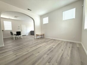 956 Mira Lago Way in San Marcos, CA - Building Photo - Building Photo