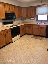 24 Upton Ct in Toms River, NJ - Building Photo - Building Photo