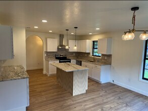 1062 Binns Dr in Monticello, AR - Building Photo - Building Photo