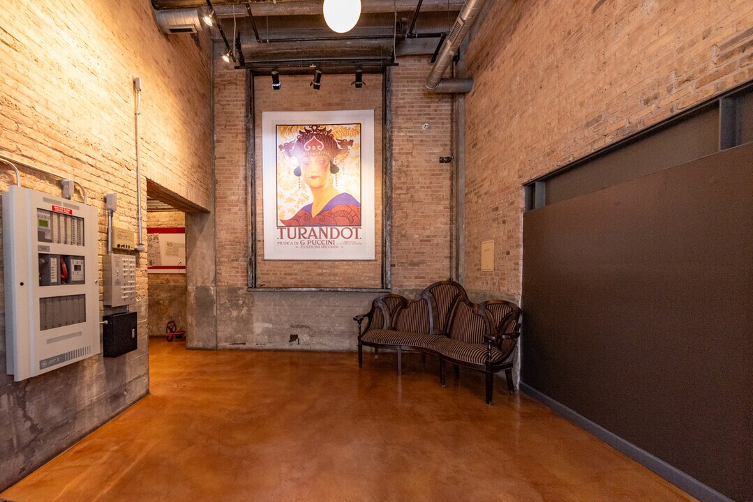 2545 S Dearborn St in Chicago, IL - Building Photo