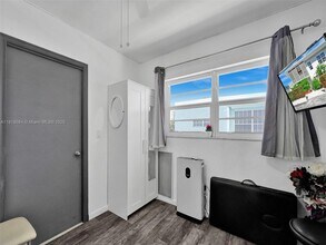 2858 Pine Tree Dr in Miami Beach, FL - Building Photo - Building Photo