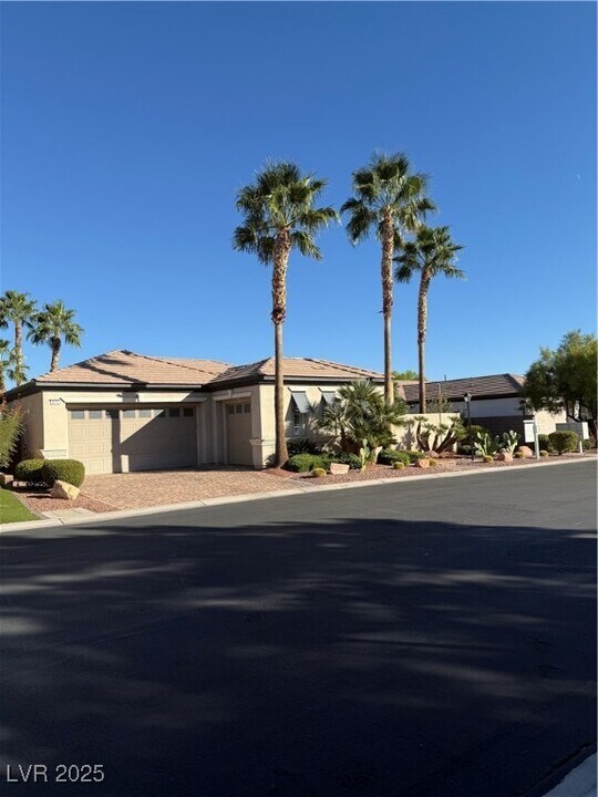 3212 Wisteria Tree St in Las Vegas, NV - Building Photo