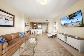 3540 Main Hwy in Miami, FL - Building Photo - Building Photo