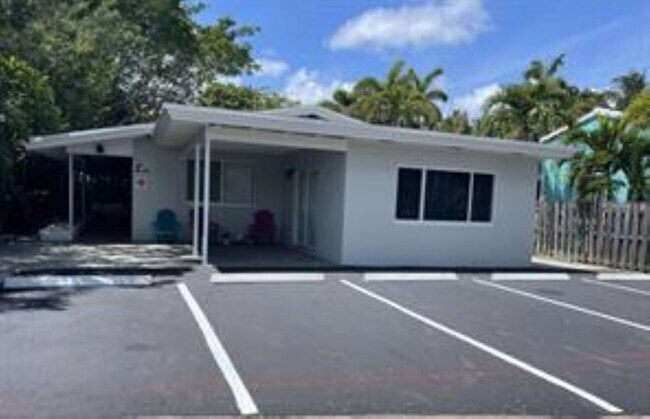 631 NE 17th Way, Unit 3 in Fort Lauderdale, FL - Building Photo - Building Photo