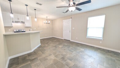 2201 Multi National, Unit #C in Harlingen, TX - Foto de edificio - Building Photo