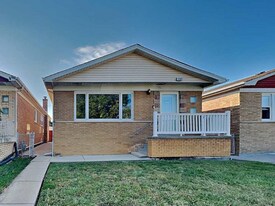 7702 Long Ave in Burbank, IL - Building Photo