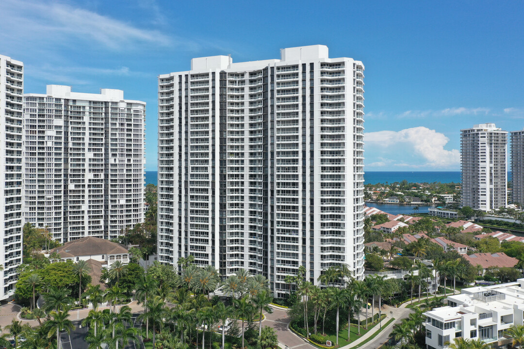 South Tower at the Point in Aventura, FL - Building Photo