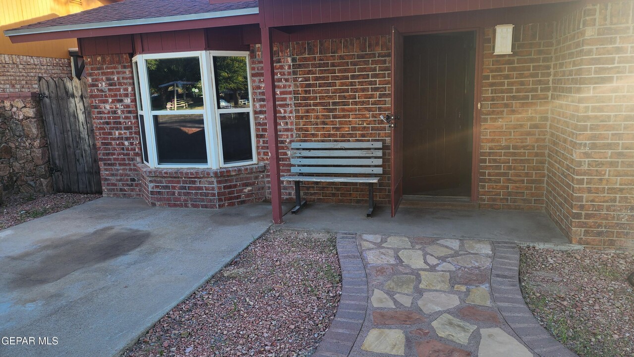 1209 Antonio St in Anthony, TX - Building Photo