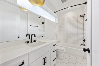 5413 Blue Bird Ln in Austin, TX - Building Photo - Building Photo