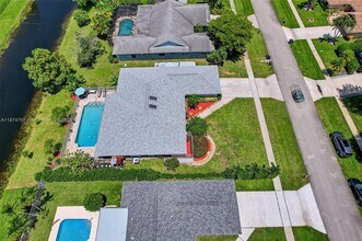 13582 Columbine Ave in Wellington, FL - Building Photo - Building Photo