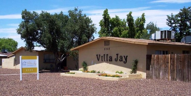 Villa Jay Apartments in Phoenix, AZ - Foto de edificio - Building Photo