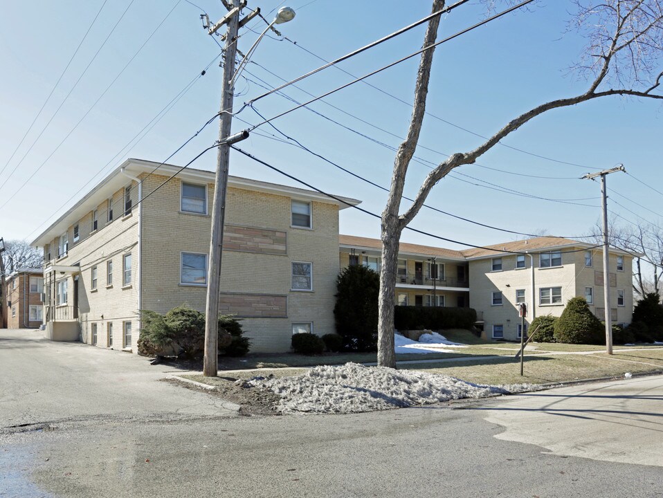 127 Dolores Dr in Bensenville, IL - Foto de edificio