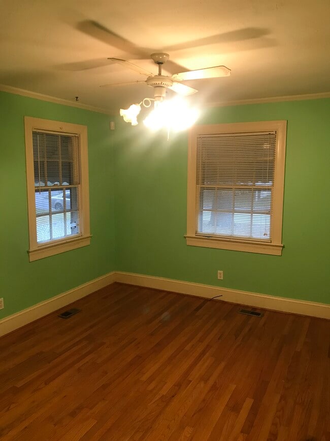 1010 W Washington Ave in Kinston, NC - Foto de edificio - Building Photo