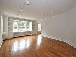 490 Bleeker Ave in Mamaroneck, NY - Building Photo - Building Photo