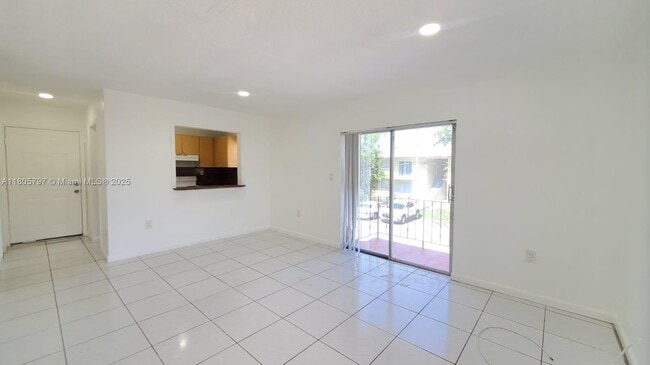 1008 NW 45th Ave in Miami, FL - Building Photo - Building Photo