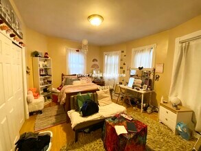 8 Eldora St, Unit 1 in Boston, MA - Foto de edificio - Building Photo