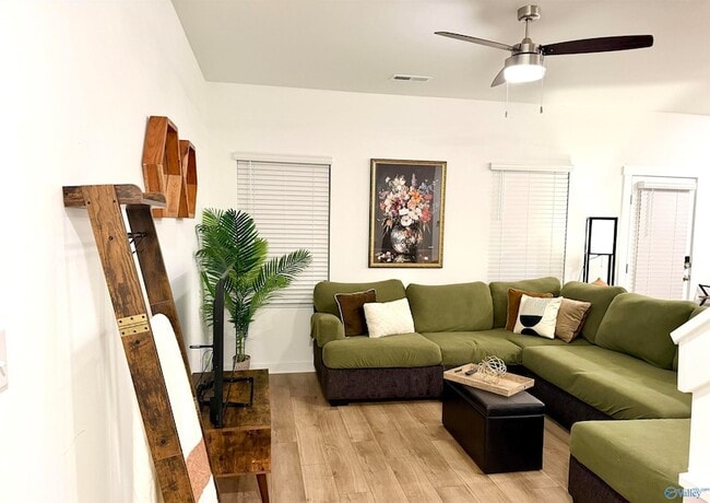 7559 Discovery Pt Dr NW in Huntsville, AL - Foto de edificio - Building Photo