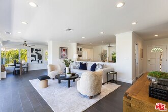 3819 Sunswept Dr in Los Angeles, CA - Building Photo - Building Photo