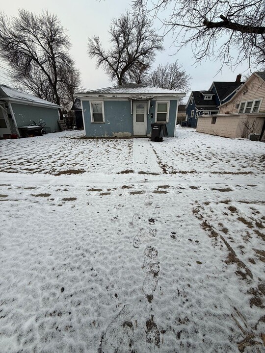 206 4th St NW in Jamestown, ND - Building Photo