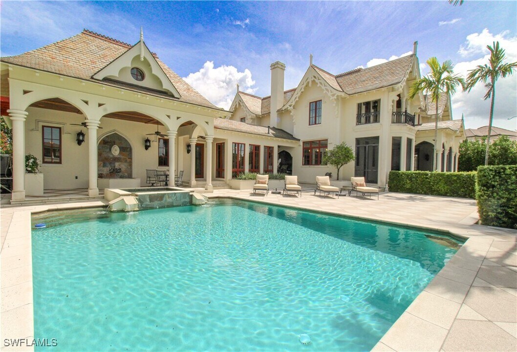730 21st Ave S in Naples, FL - Building Photo