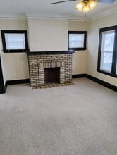 2102 Chesterland Ave, Unit 2 in Lakewood, OH - Foto de edificio - Building Photo