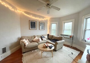 10 Wave Ave, Unit 1 in Boston, MA - Foto de edificio - Building Photo
