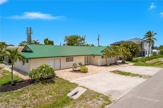 700 95th Ave N in Naples, FL - Building Photo - Building Photo