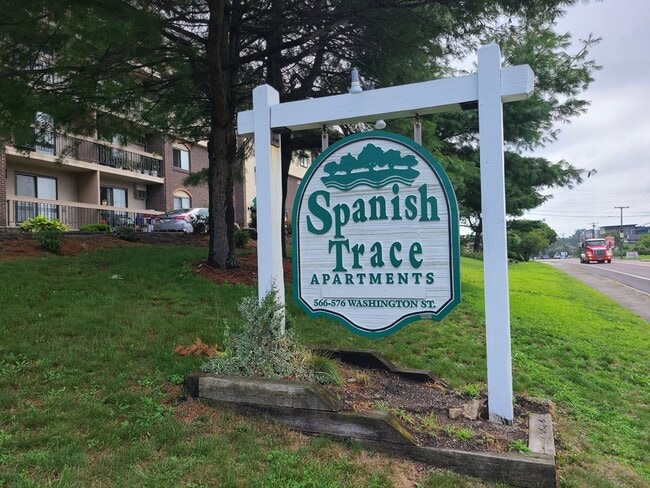 576 Washington St in Weymouth, MA - Foto de edificio - Building Photo