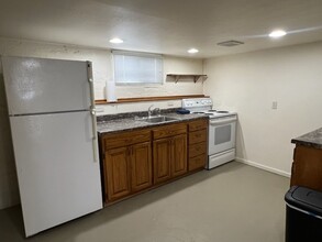 831 S Monroe St in Wenatchee, WA - Foto de edificio - Building Photo