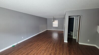 213 Charmers Ct in St. Louis, MO - Building Photo - Building Photo