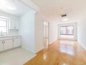42-29 Parsons Blvd in Queens, NY - Building Photo - Building Photo