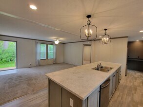 5296 Commander Ct in Algonac, MI - Building Photo - Building Photo