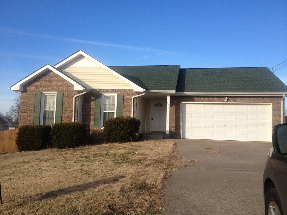 251 Moncrest Dr in Clarksville, TN - Building Photo