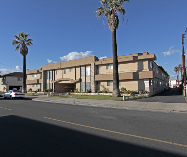 Twin Palms Apartments in Westminster, CA - Building Photo - Building Photo