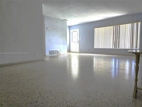 10251 SW 13th St in Miami, FL - Building Photo - Building Photo