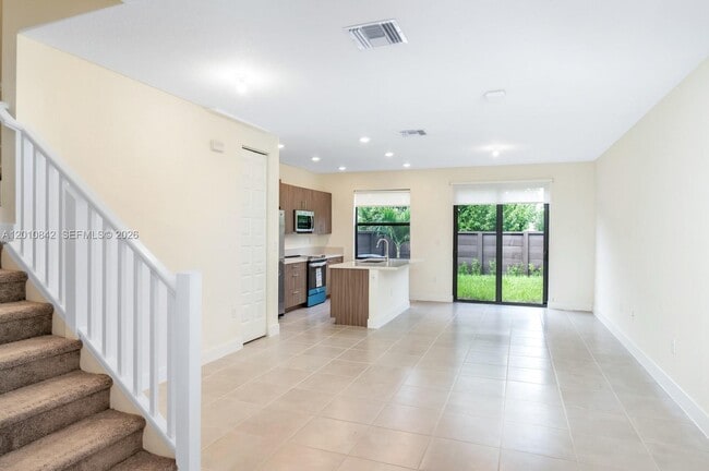 15862 NW 91st Ct in Miami Lakes, FL - Foto de edificio - Building Photo