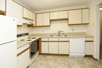 Ridgewood Apartments in Grand Forks, ND - Building Photo - Interior Photo