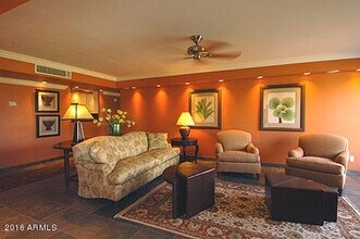 5136 N 31st Pl-Unit -635 in Phoenix, AZ - Foto de edificio - Building Photo