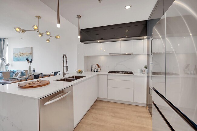 7088 18th Av in Burnaby, BC - Building Photo - Building Photo
