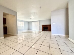 1100 Saylor Way in Las Vegas, NV - Building Photo - Building Photo