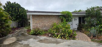 528 102nd Ave N in Naples, FL - Building Photo