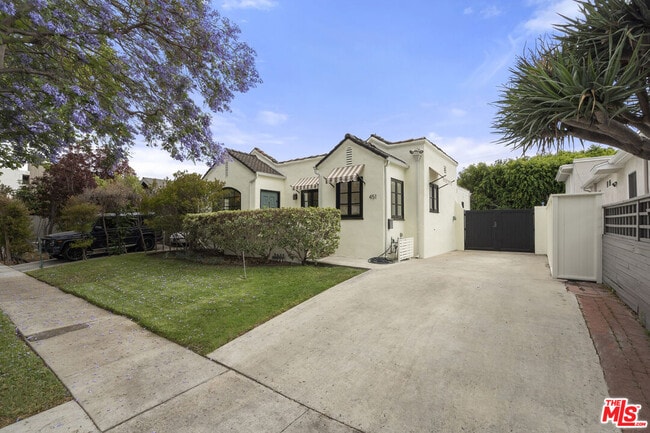 451 Westmount Dr in West Hollywood, CA - Building Photo - Building Photo