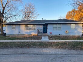 406 N Main St, Unit Unit 2 in Prairie City, IA - Building Photo