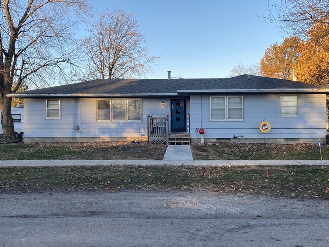 406 N Main St, Unit 1 in Prairie City, IA - Building Photo - Building Photo